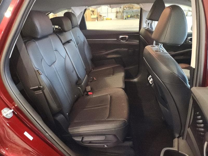 2025 KIA SORENTO S 11