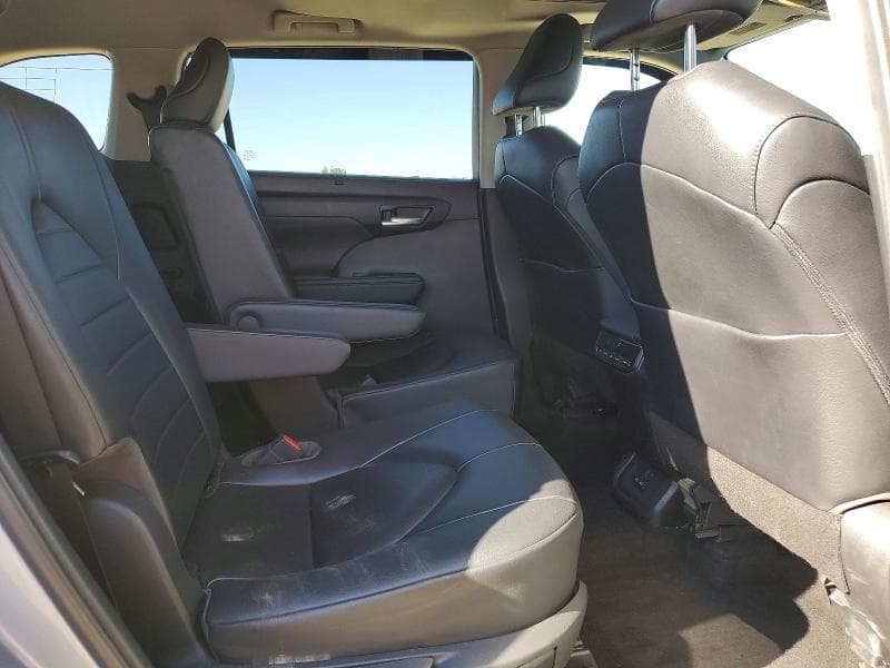 2023 TOYOTA HIGHLANDER HYBRID XLE 11