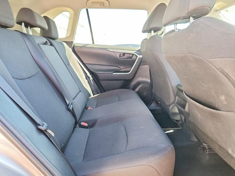 2020 TOYOTA RAV4 LE 10