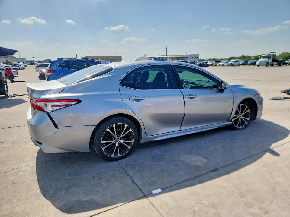 2020 TOYOTA CAMRY SE 3