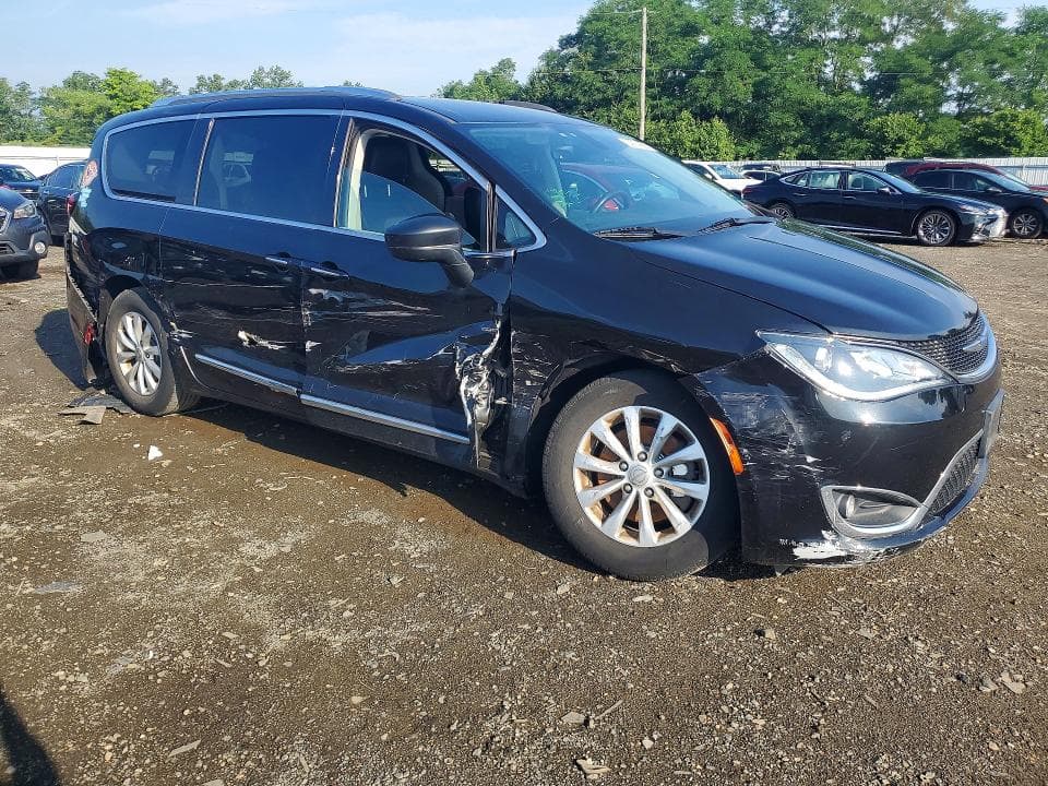 2019 CHRYSLER PACIFICA TOURING L 4
