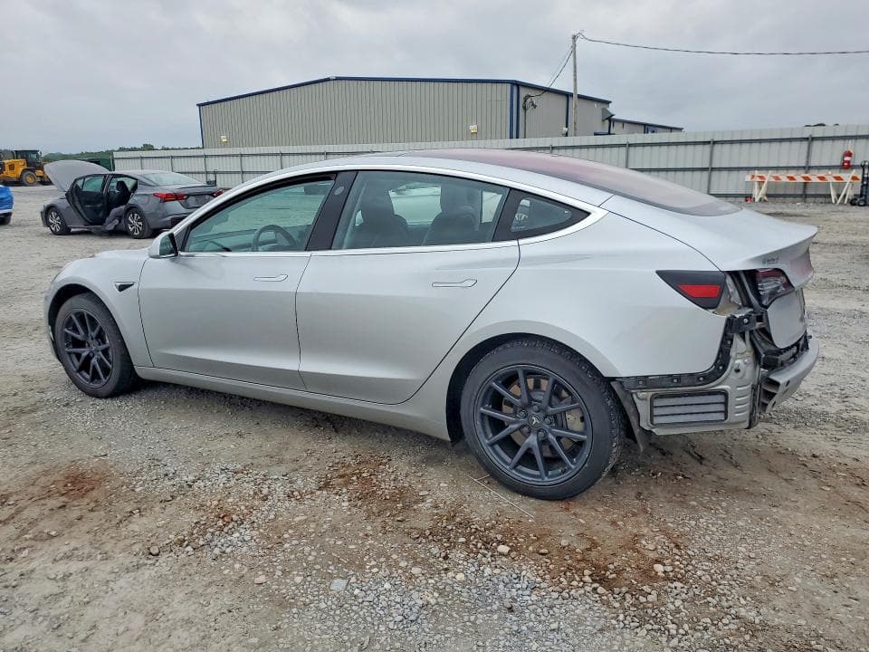 2018 TESLA MODEL 3 2