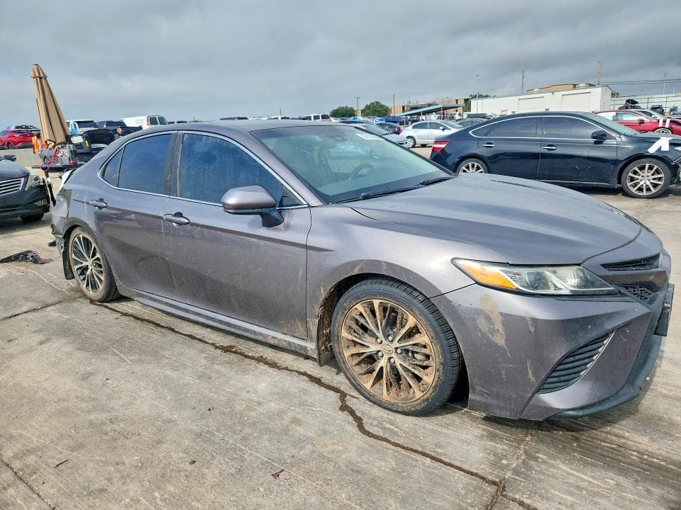 2018 TOYOTA CAMRY SE 4
