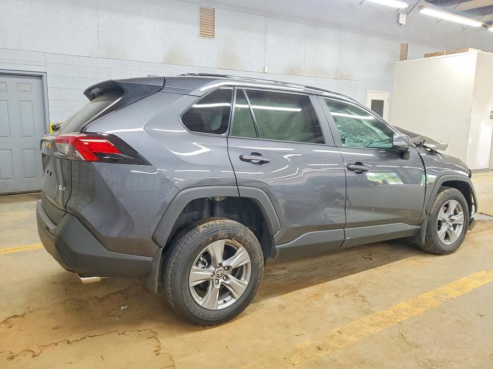2025 TOYOTA RAV4 XLE 3