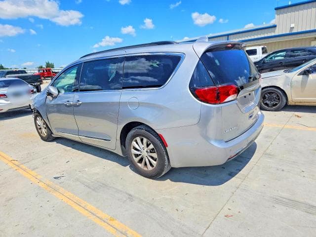 2017 CHRYSLER PACIFICA 2