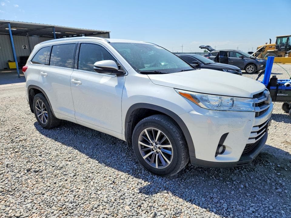 2018 TOYOTA HIGHLANDER XLE 4