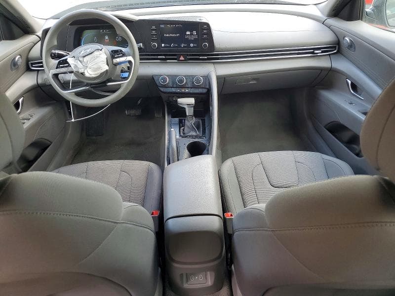 2025 HYUNDAI ELANTRA SE 8