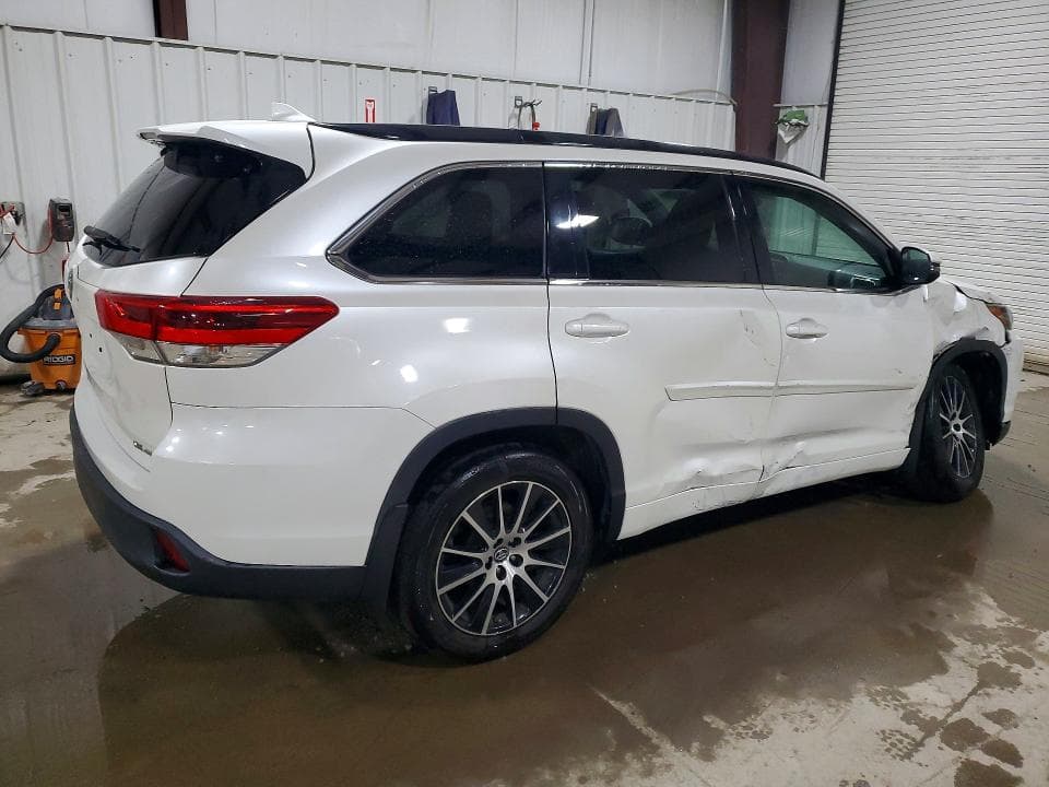 2018 TOYOTA HIGHLANDER SE 3