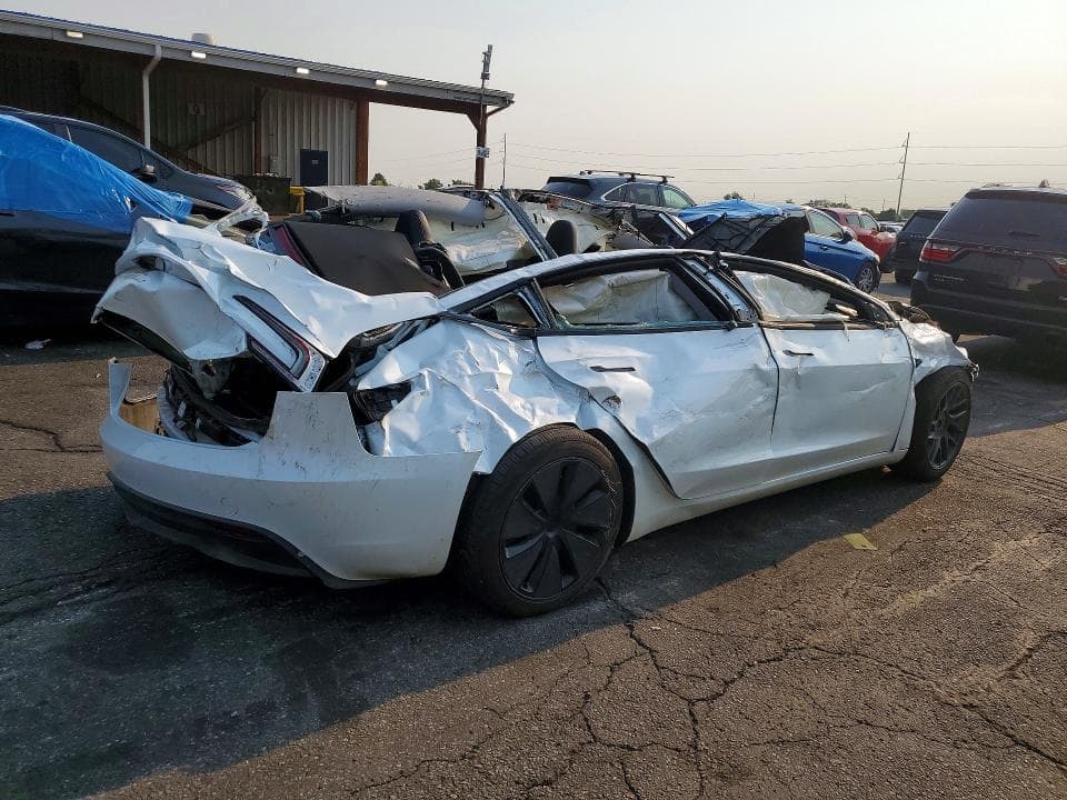 2025 TESLA MODEL 3 3