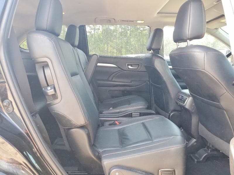 2019 TOYOTA HIGHLANDER XLE 11