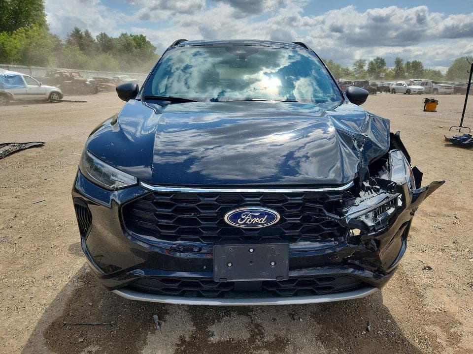 2023 FORD ESCAPE ST LINE 5