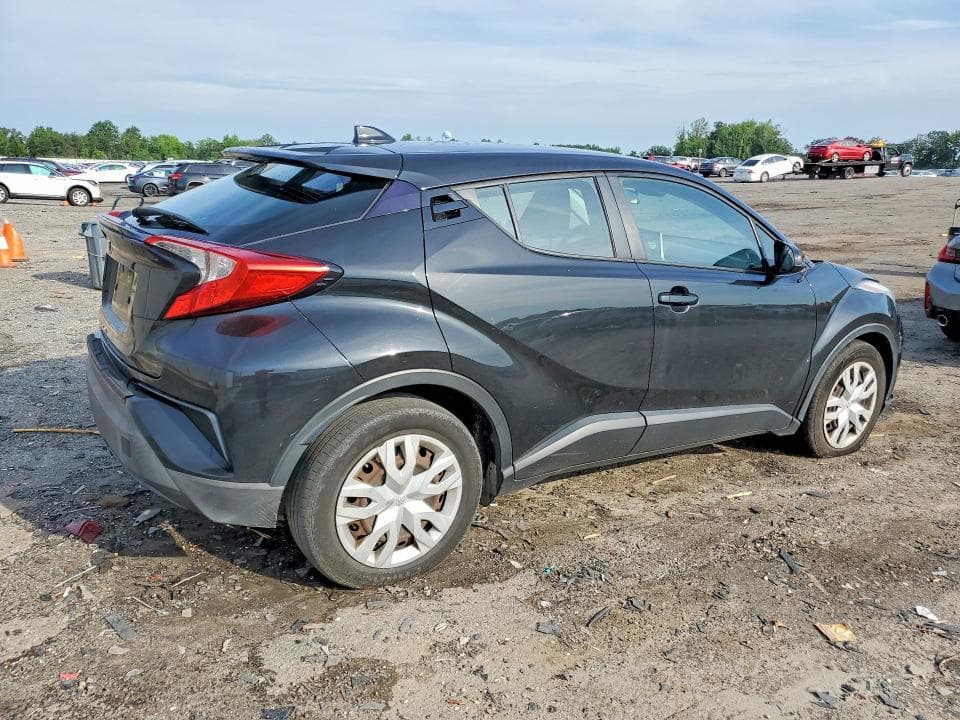 2021 TOYOTA C-HR LE 3