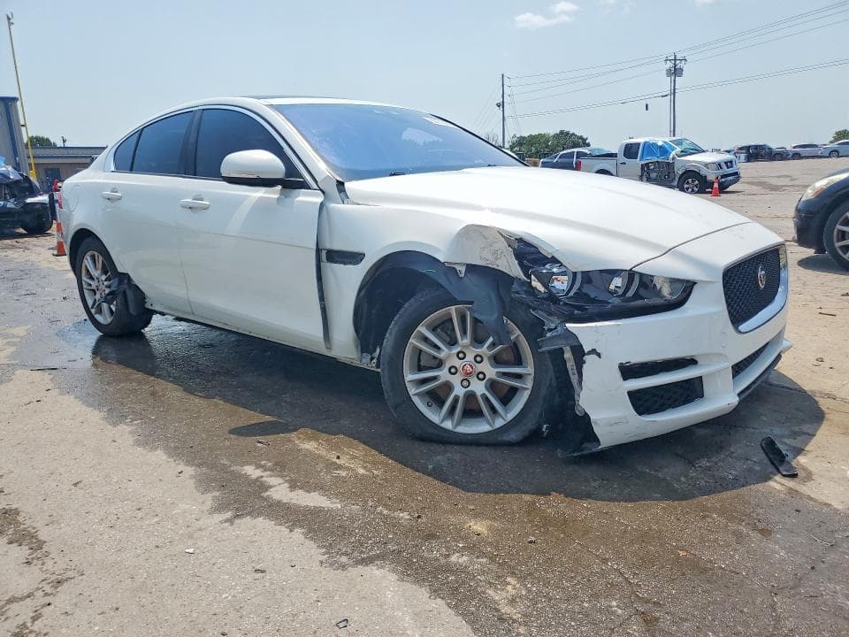 2018 JAGUAR XE PREMIUM 4