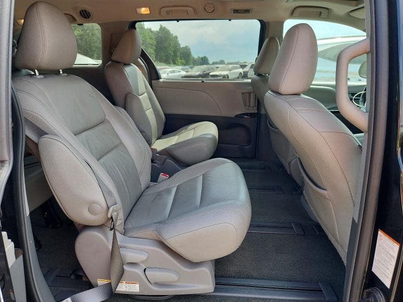 2018 TOYOTA SIENNA XLE PREMIUM 7-PASSENGER 11
