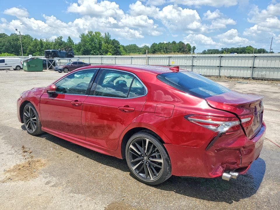 2018 TOYOTA CAMRY XSE 2