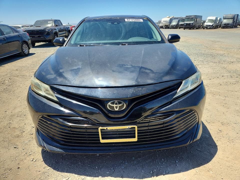 2018 TOYOTA CAMRY LE 5