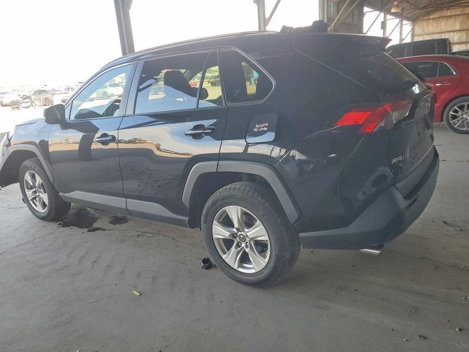 2021 TOYOTA RAV4 XLE 2