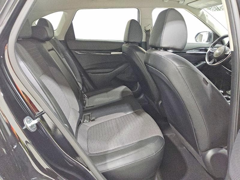 2021 KIA SELTOS S 11