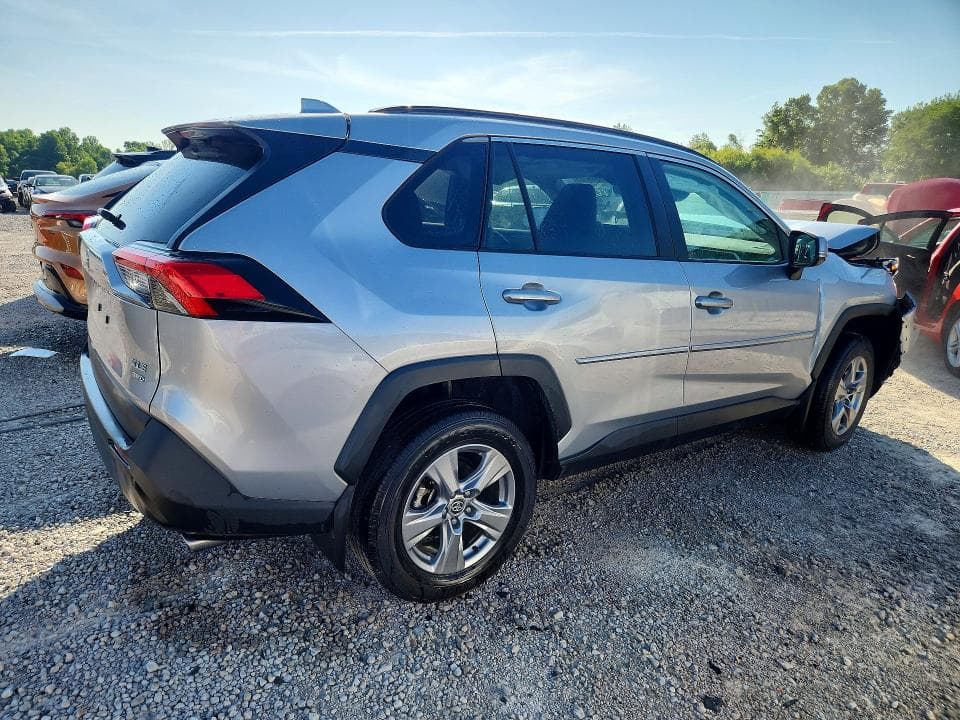 2025 TOYOTA RAV4 XLE 3