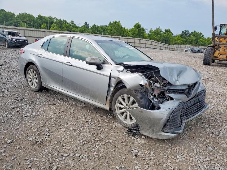 2018 TOYOTA CAMRY LE 4