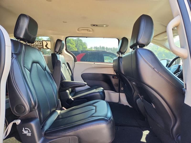 2024 CHRYSLER PACIFICA TOURING L 11