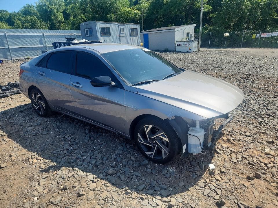 2025 HYUNDAI ELANTRA SEL SPORT 4