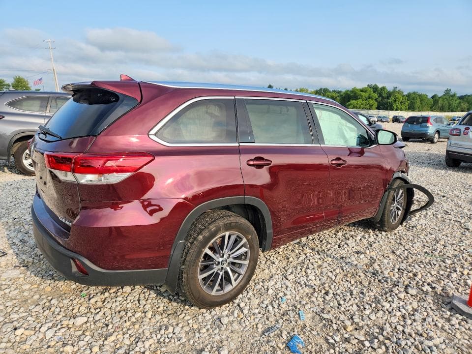 2017 TOYOTA HIGHLANDER XLE 3