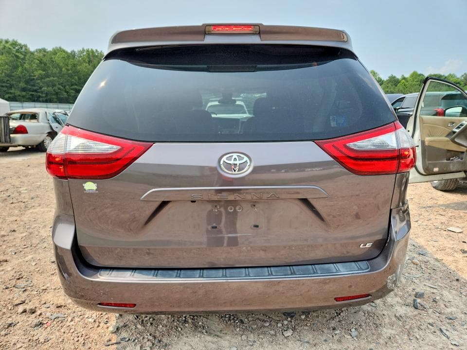 2020 TOYOTA SIENNA LE 6