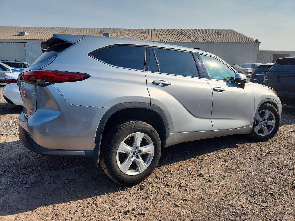 2022 TOYOTA HIGHLANDER LE 3