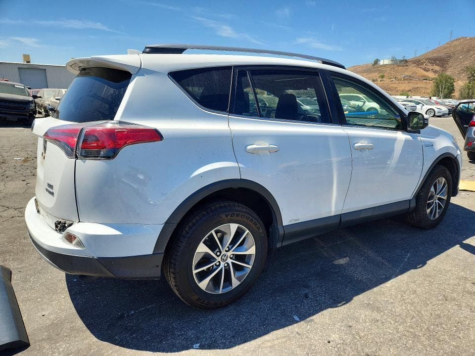 2018 TOYOTA RAV4 HYBRID XLE 3