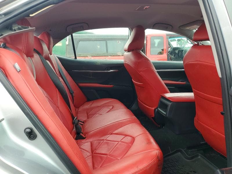 2019 TOYOTA CAMRY SE 10