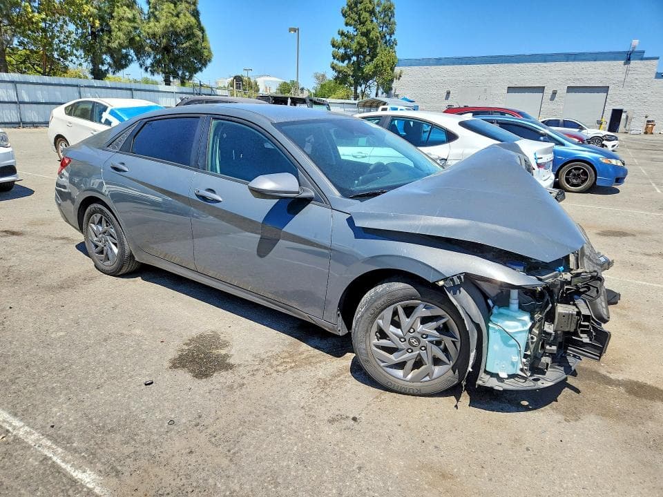 2024 HYUNDAI ELANTRA SEL 4