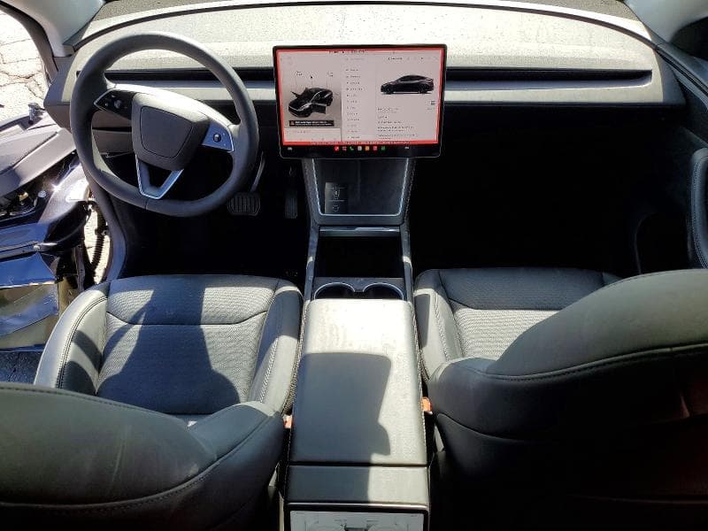 2026 TESLA MODEL Y 8