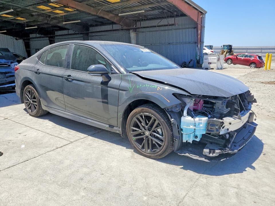 2025 TOYOTA CAMRY SE 4