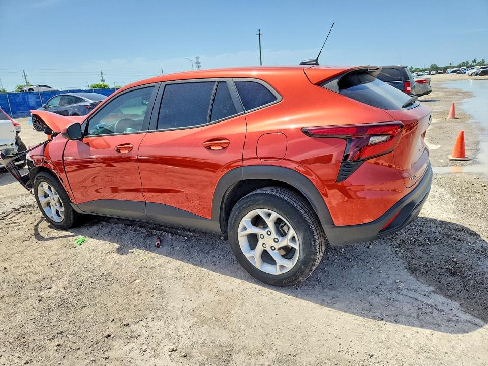 2024 CHEVROLET TRAX LS 2