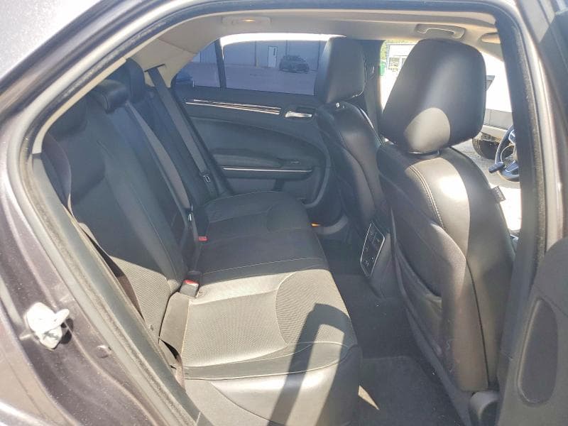 2019 CHRYSLER 300 LIMITED 10