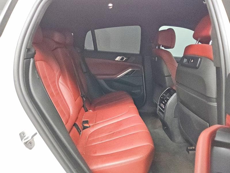 2021 BMW X6 M50I 11