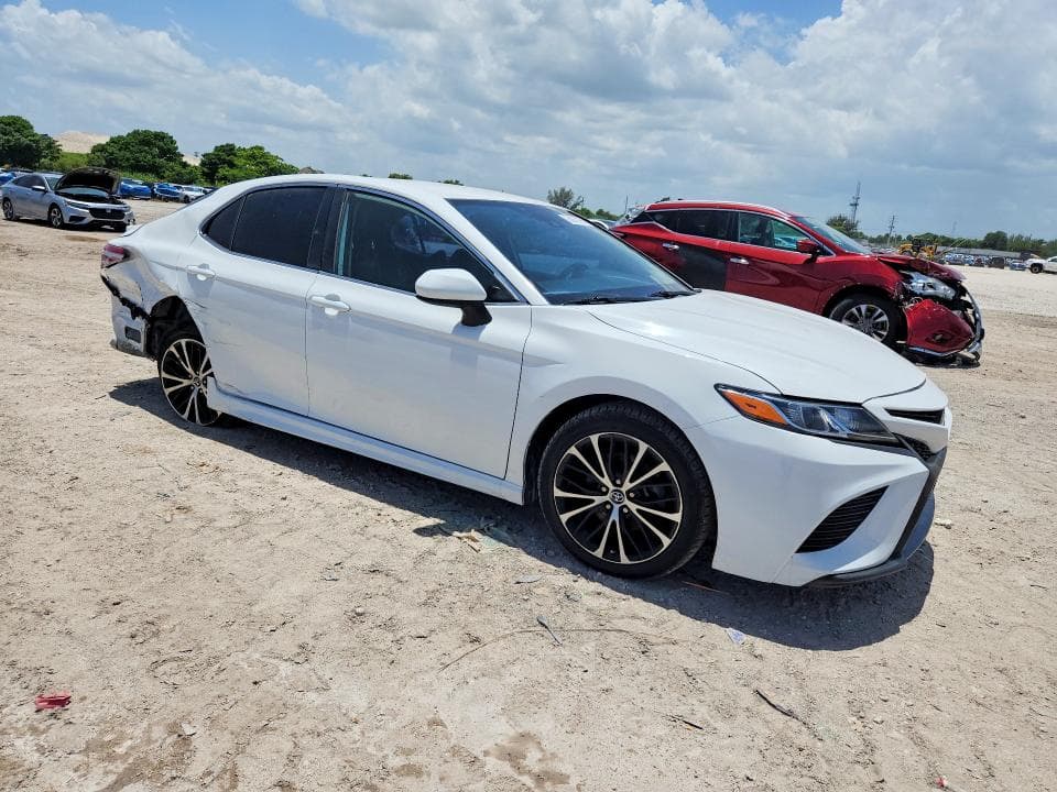 2019 TOYOTA CAMRY SE 4