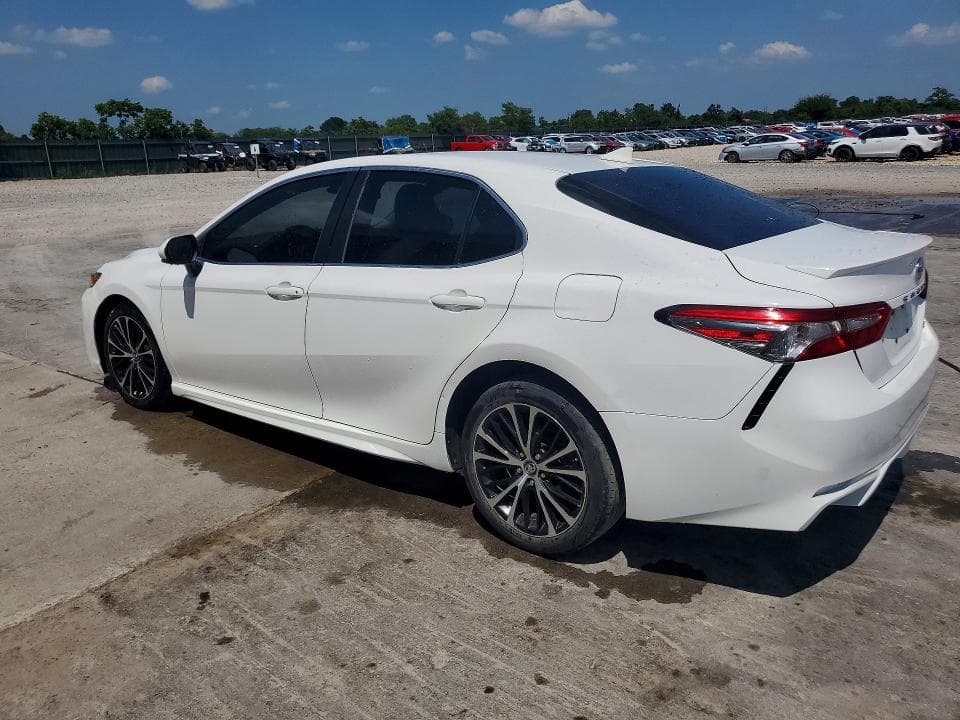 2019 TOYOTA CAMRY SE 2