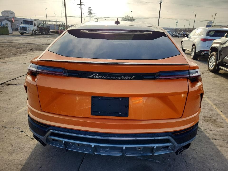 2022 LAMBORGHINI URUS 6