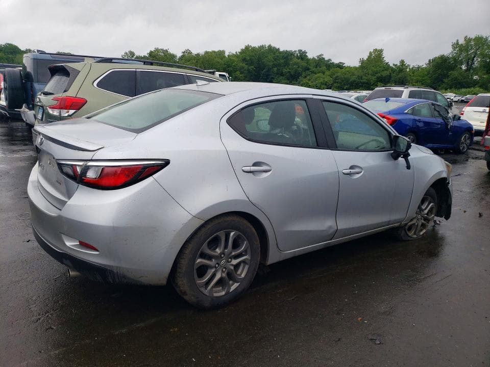 2019 TOYOTA YARIS LE 3