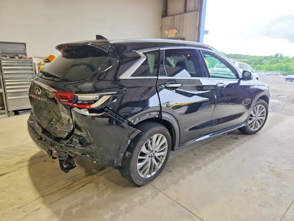 2023 INFINITI QX50 LUXE 3