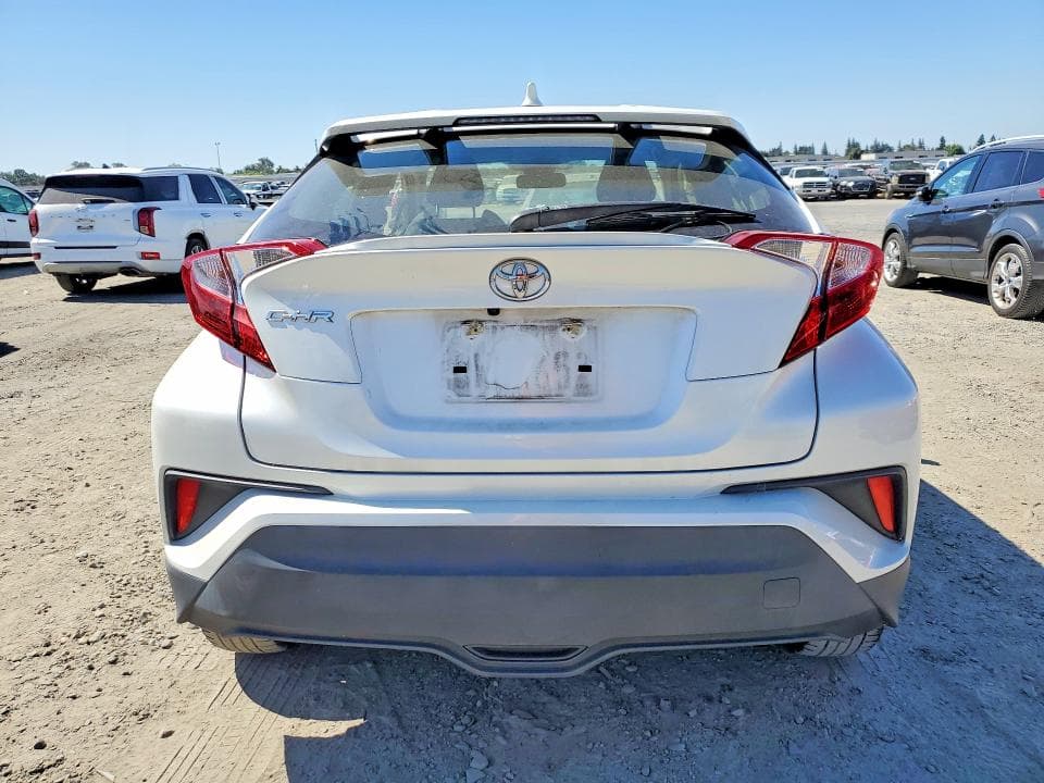 2021 TOYOTA C-HR LE 6