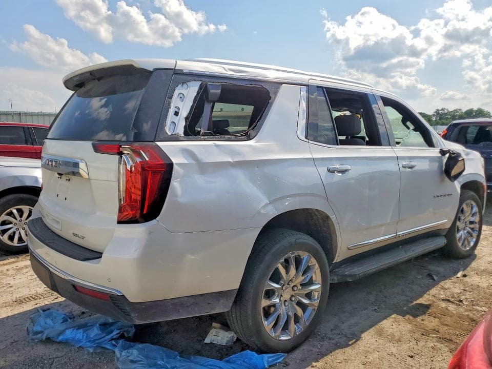 2022 GMC YUKON SLT 3