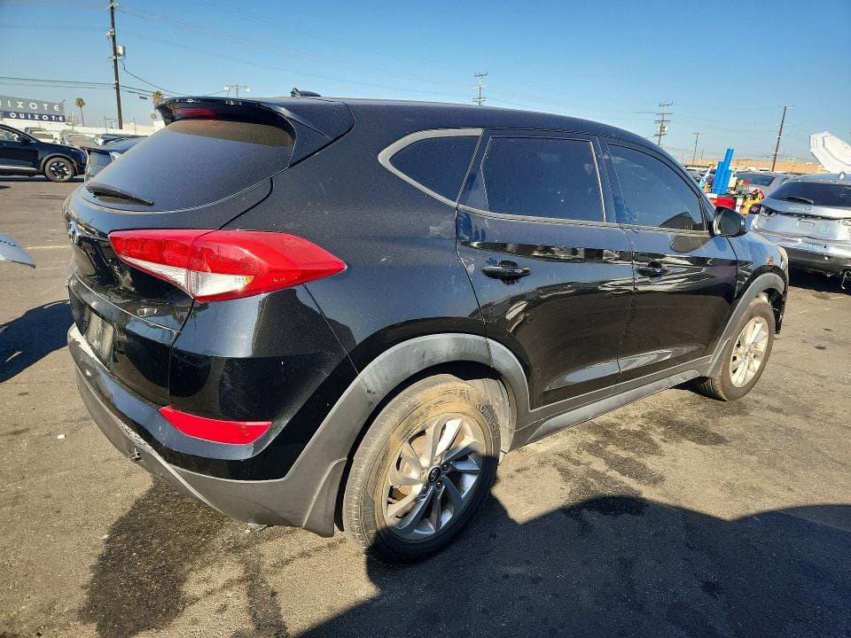 2017 HYUNDAI TUCSON SE 3