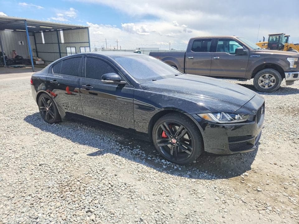 2017 JAGUAR XE PRESTIGE 4