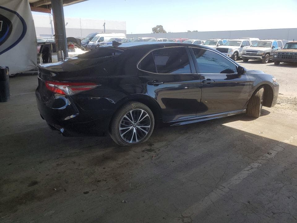 2019 TOYOTA CAMRY SE 3