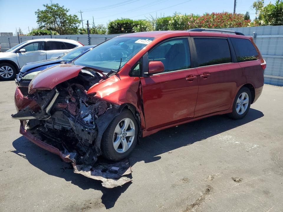 2019 TOYOTA SIENNA LE - 1