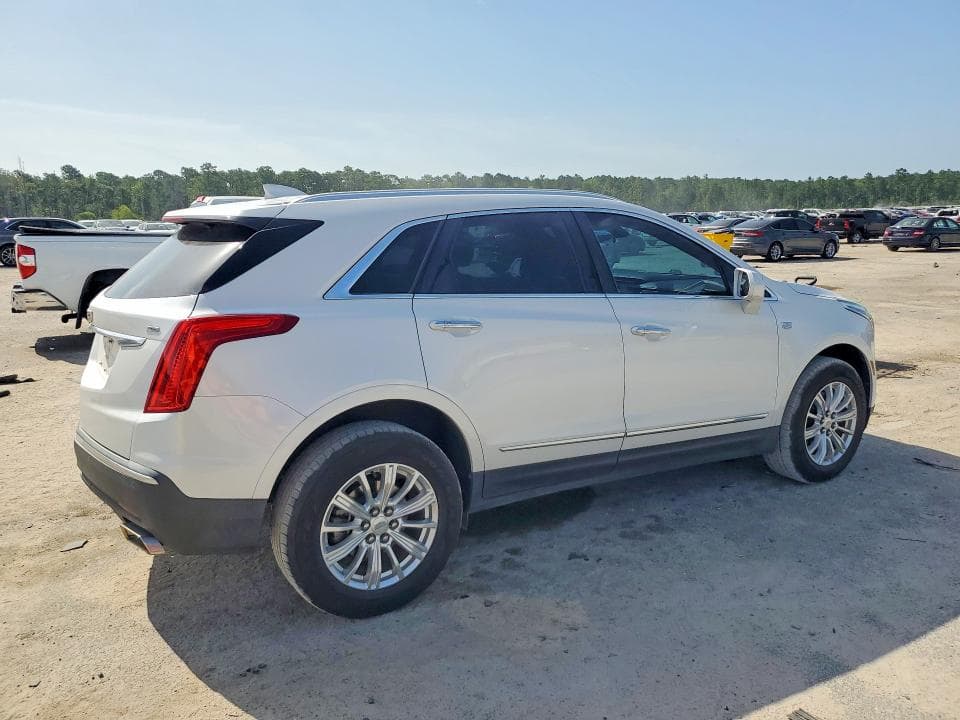 2017 CADILLAC XT5 3