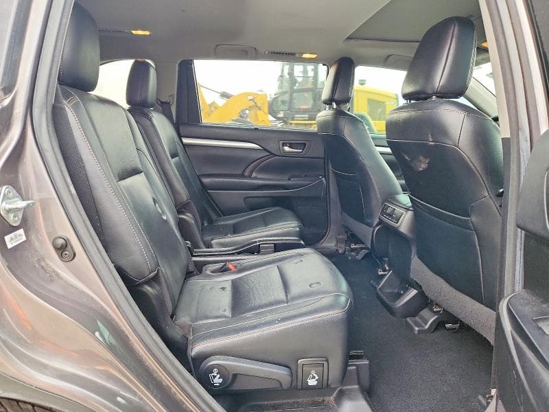 2017 TOYOTA HIGHLANDER XLE 11